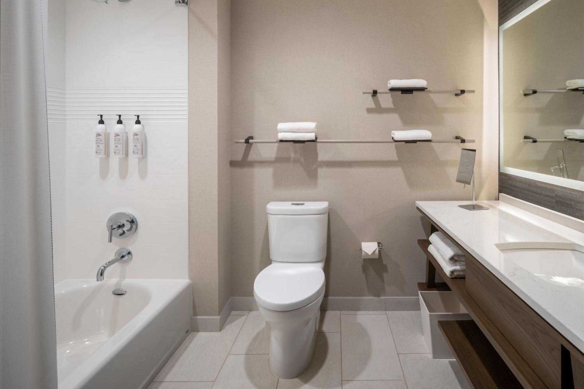 Delta Hotels By Marriott Wichita Falls Convention Center Extérieur photo