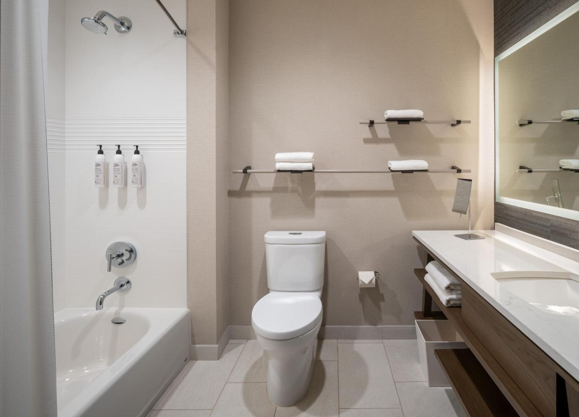 Delta Hotels By Marriott Wichita Falls Convention Center Extérieur photo